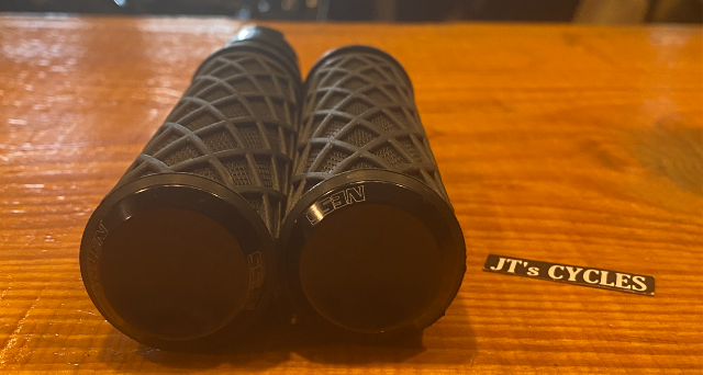 Arlen Ness Diamond Black TBW Handlebar Hand Grips fits 2023-2025 Harley Touring