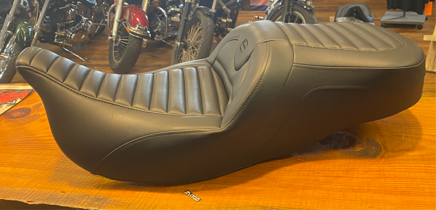 Saddlemen Roadsofa Tuck n Roll Gel Seat fits 2008-2024 Harley Touring FLTR FLHX