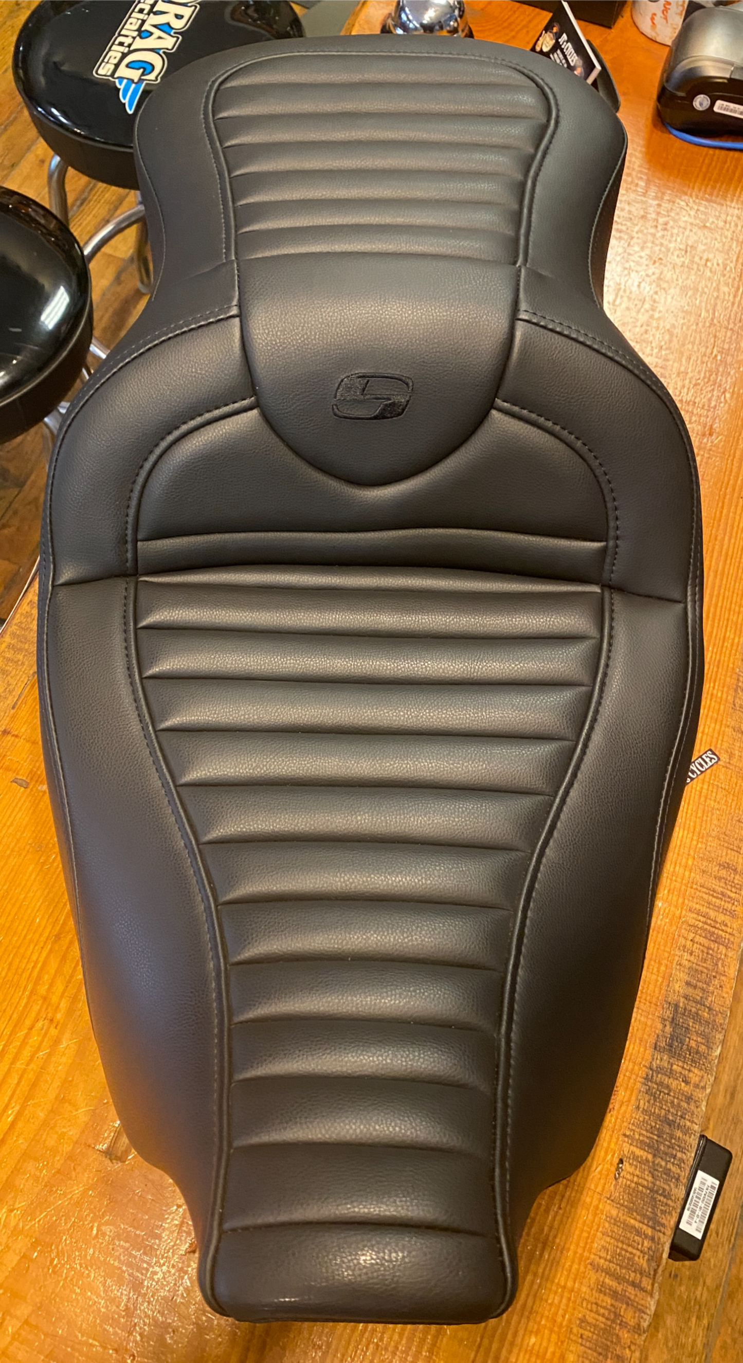 Saddlemen Roadsofa Tuck n Roll Gel Seat fits 2008-2024 Harley Touring FLTR FLHX