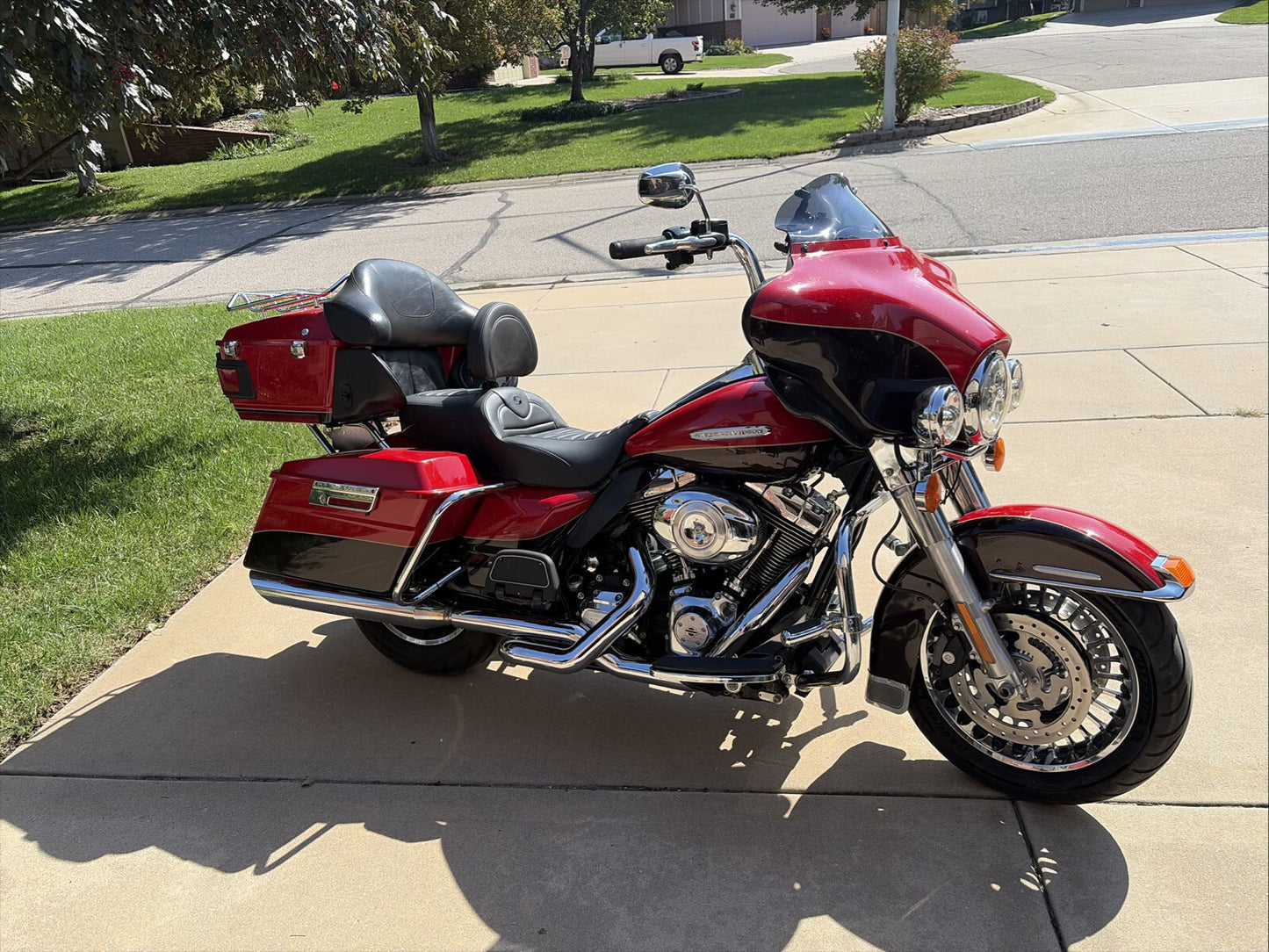 Saddlemen Roadsofa Tuck n Roll Gel Seat & Backrest for 2008-2025 Harley Touring