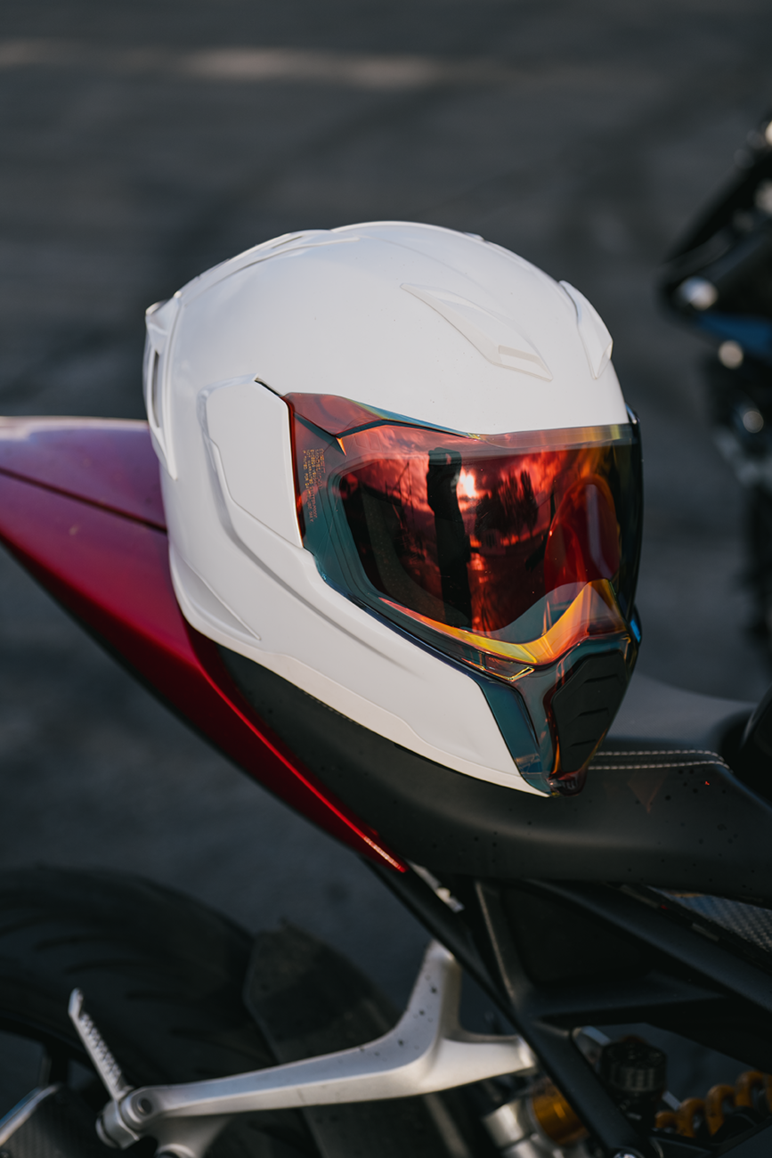 Icon Ultraflite Solid Gloss White MIPS Full Face Unisex Adult Motorcycle Helmet
