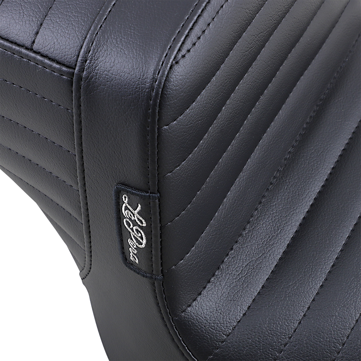 Le Pera Tailwhip Pleated Seat fits 2010-2022 Harley Davidson Sportster