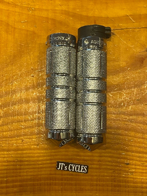Accutronix Knurled Diamond 1" Handlebar Grips for 1980-22 Harley Touring Softail