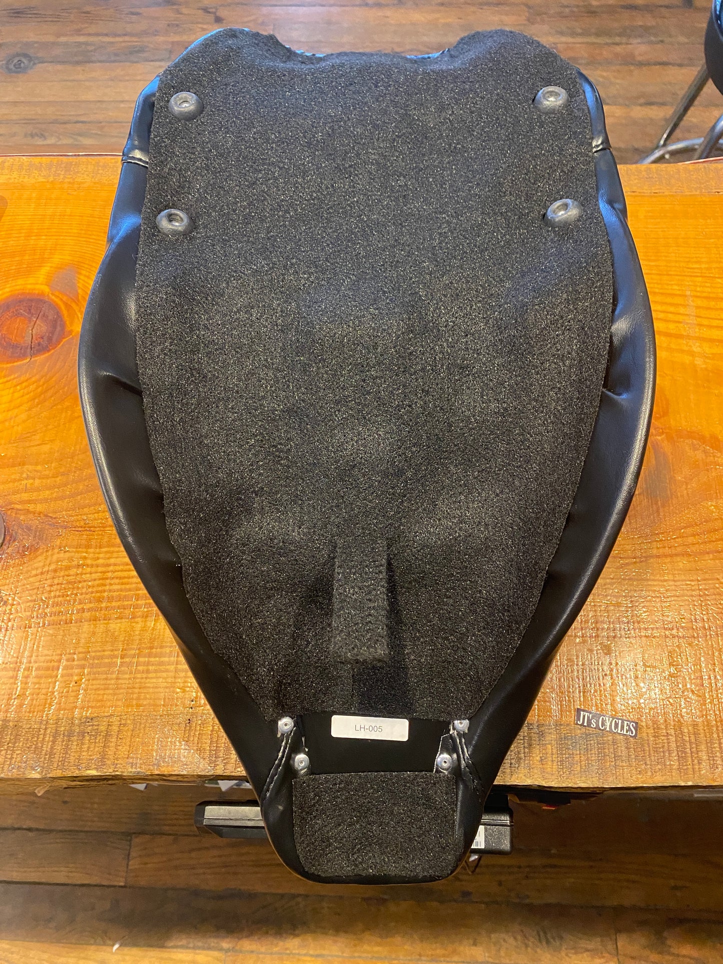 Le Pera Bare Bones Smooth Solo Seat for 2002-2007 Harley Electra Road Glide