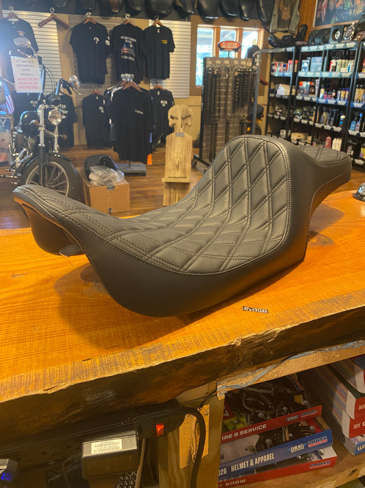 Drag Specialties Predator III Diamond Stitch Seat for 1997-2007 Harley Touring