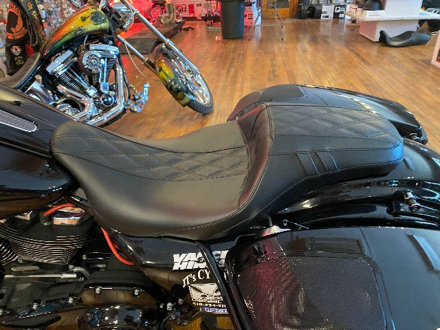 Le Pera Black Outcast Daddy Long Leg Seat 2008-24 Harley Touring 6'+ Tall Rider