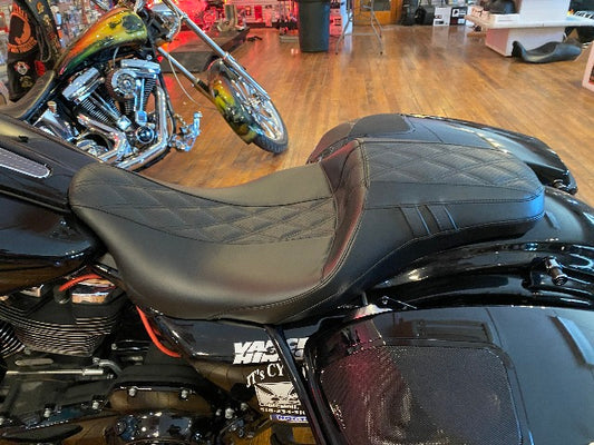 Le Pera Black Outcast Daddy Long Leg Seat 2008-24 Harley Touring 6'+ Tall Rider