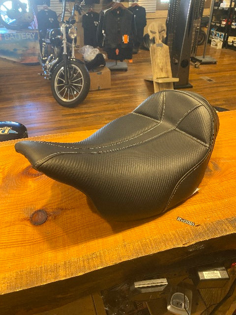 Saddlemen Dominator Extended Reach Solo Gel Seat for 2008-2025 Harley Touring