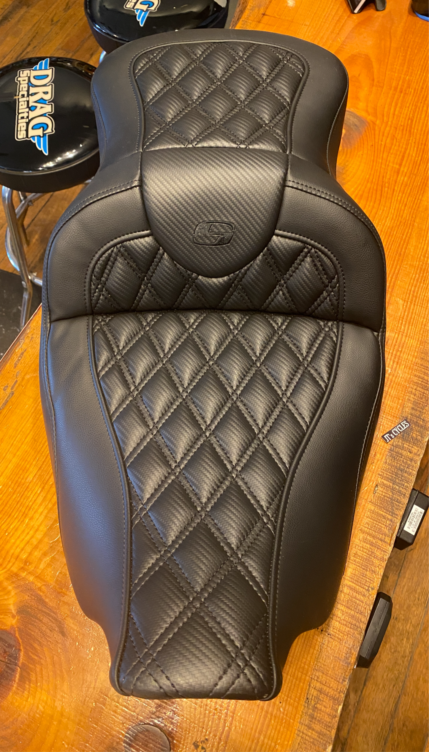 Saddlemen Roadsofa Carbon Lattice Gelcore Seat for 2008-2024 Harley Touring