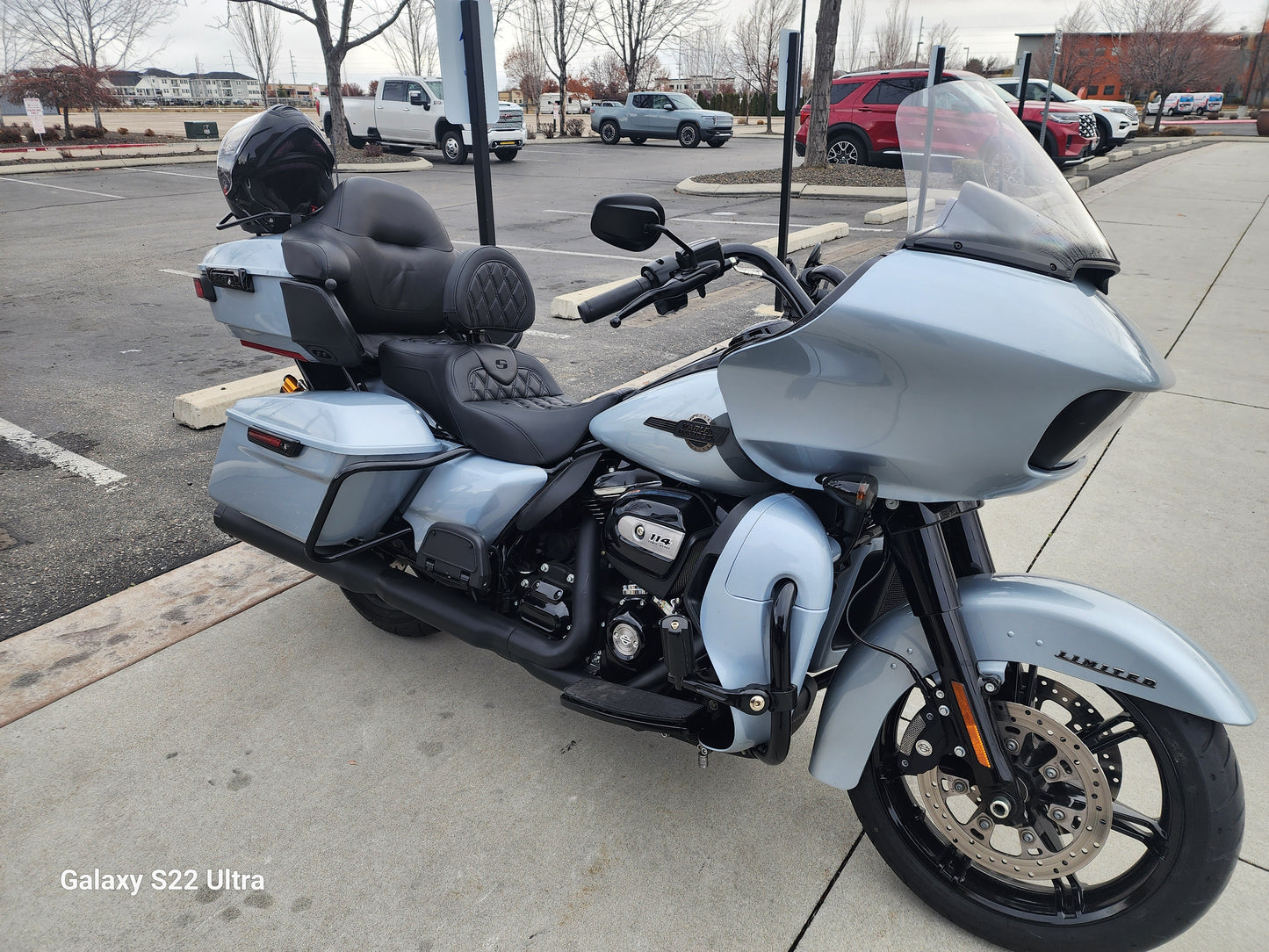 Saddlemen Roadsofa Carbon Lattice Heated Seat w/ Backrest 2008-25 Harley Touring