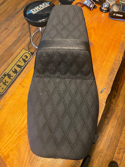 Le Pera Tailwhip Diamond Grip Seat 2023-2025 Harley Touring Road Street Glide