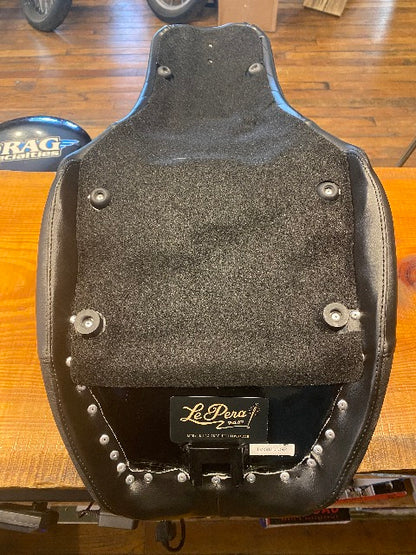 Le Pera Tailwhip Diamond Grip Seat 2023-2025 Harley Touring Road Street Glide