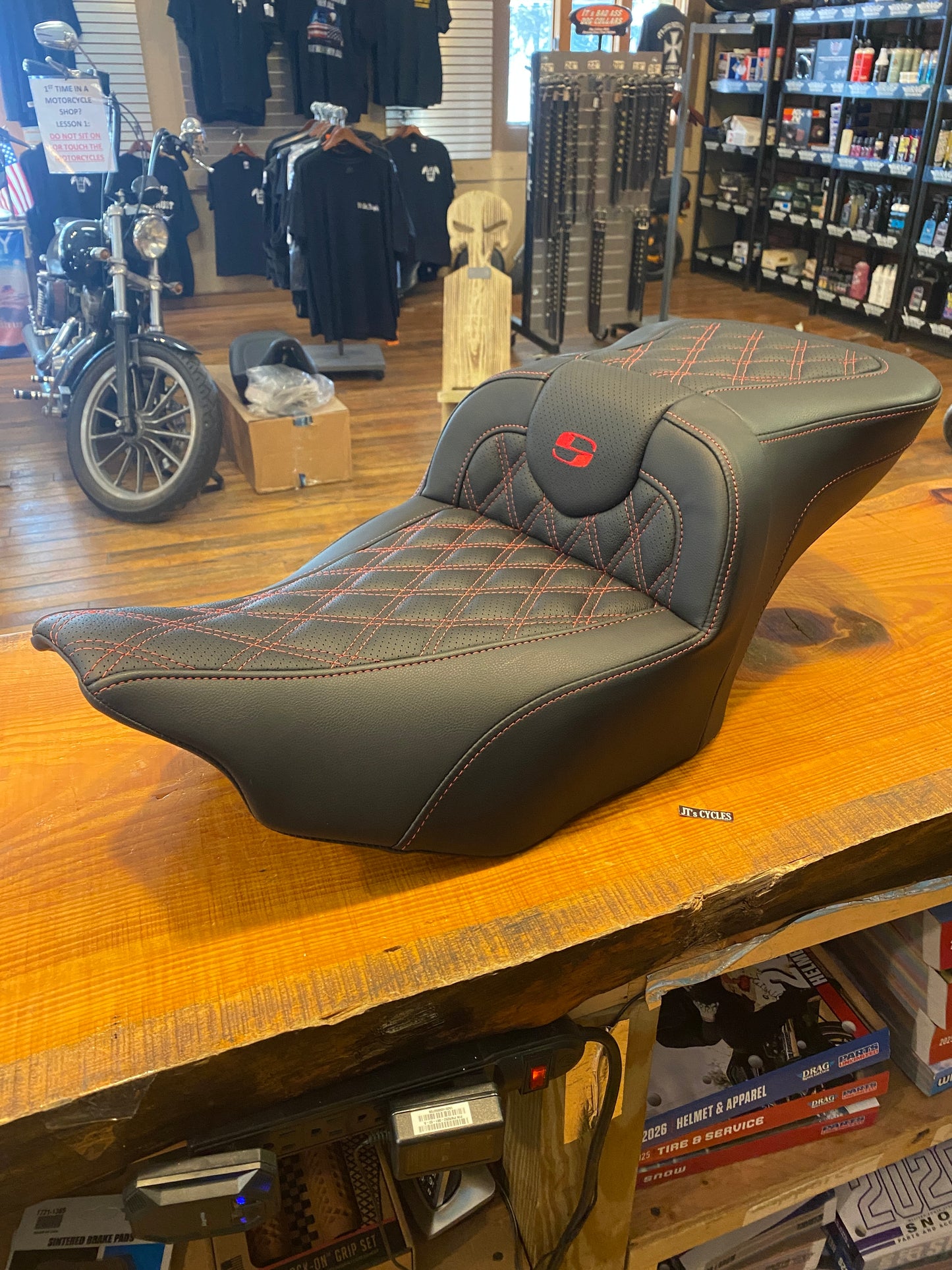 Saddlemen Roadsofa Red Lattice Stitch Gel Seat for 2023-2025 Harley Touring