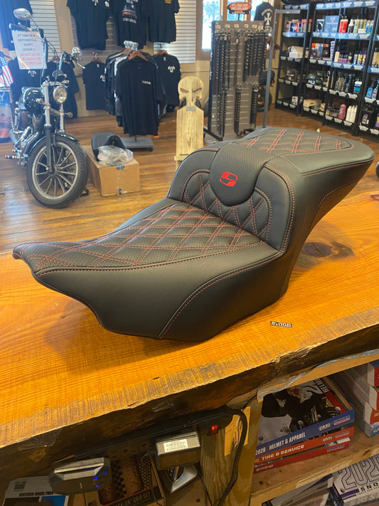Saddlemen Roadsofa Red Lattice Stitch Gel Seat for 2023-2025 Harley Touring
