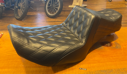 Le Pera Tailwhip Daddy Long Legs Seat for 2023-2026 Harley Touring Road Glide