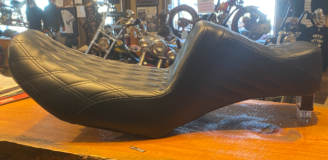 Le Pera Tailwhip Daddy Long Legs Seat for 2023-2026 Harley Touring Road Glide