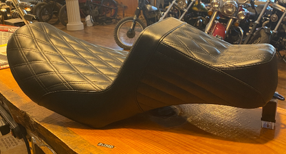 Le Pera Tailwhip Daddy Long Legs Seat for 2023-2026 Harley Touring Road Glide
