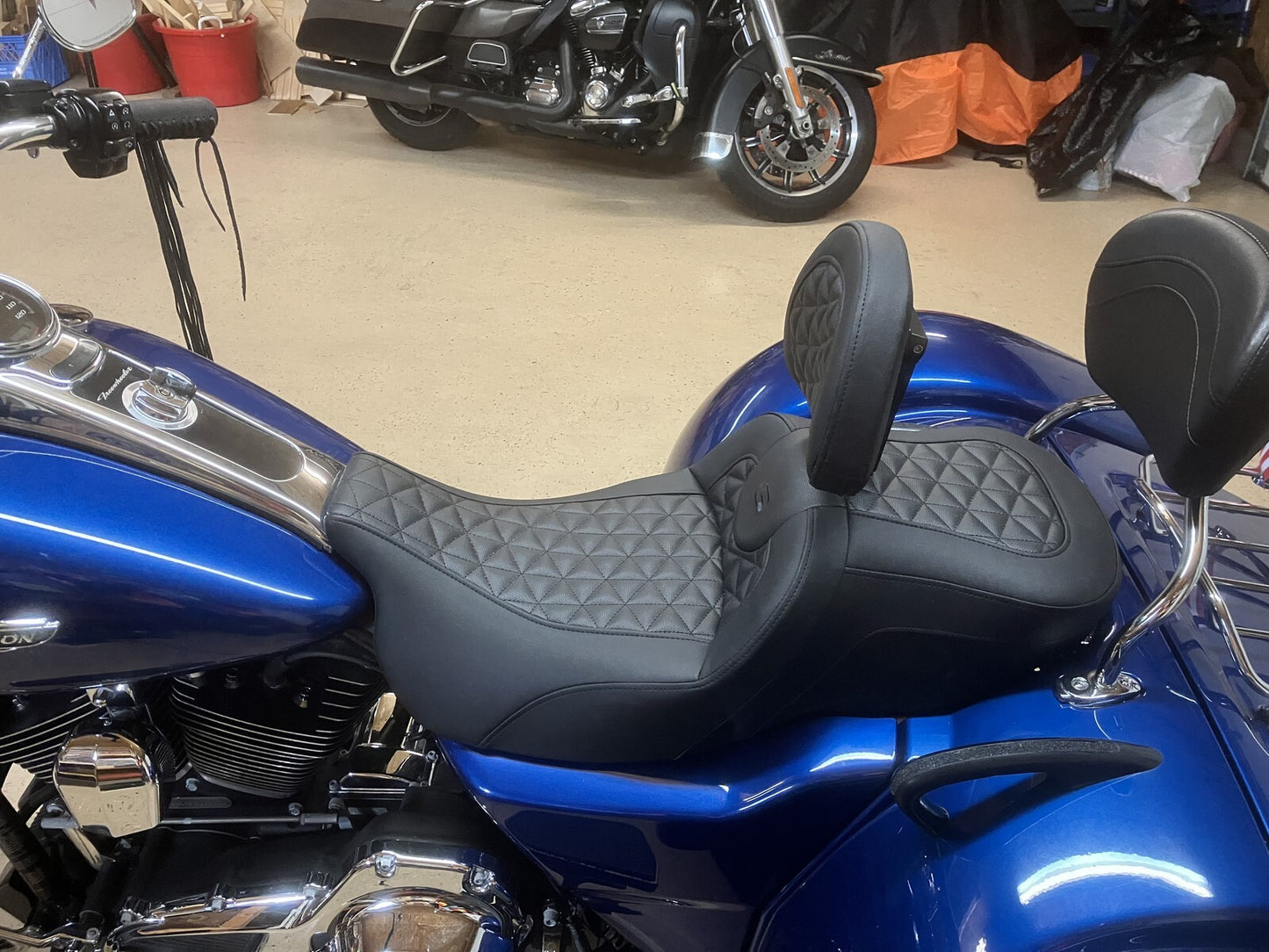 Saddlemen Roadsofa Tri-Gripper Seat & Backrest 2015-2025 Harley Freewheeler RG3