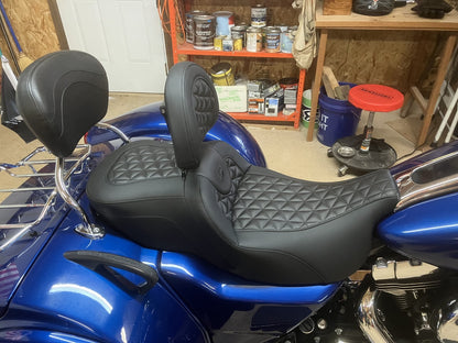 Saddlemen Roadsofa Tri-Gripper Seat & Backrest 2015-2025 Harley Freewheeler RG3