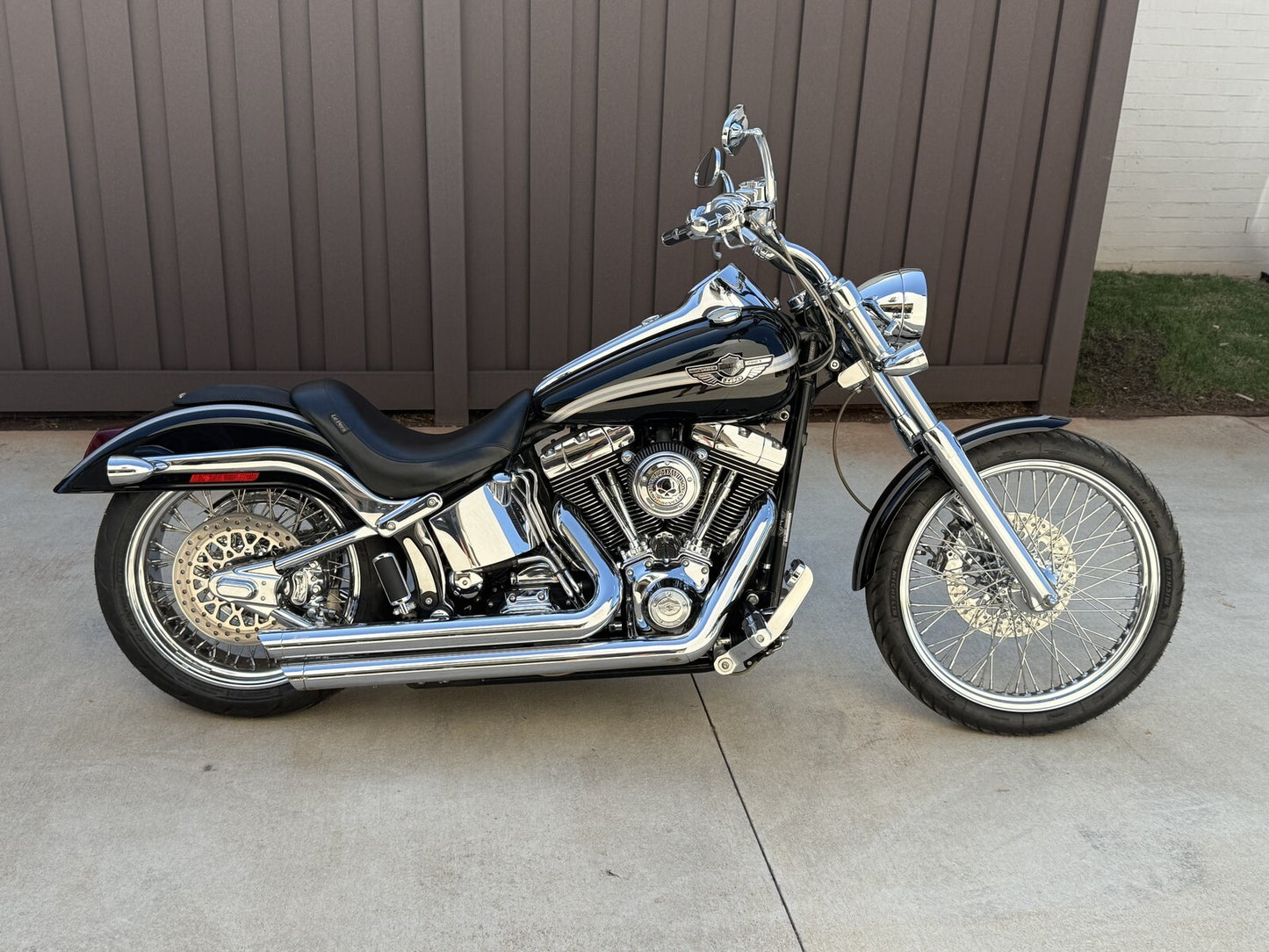 Le Pera Silhouette Smooth Solo Seat fits 2000-2007 Harley Softail Deuce FXSTD