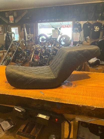 Saddlemen Step Up Black Lattice Stitch Gel Seat for 2004-2005 Harley Dyna FXD