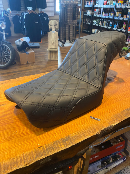Saddlemen Step Up Black Lattice Stitch Gel Seat for 2004-2005 Harley Dyna FXD