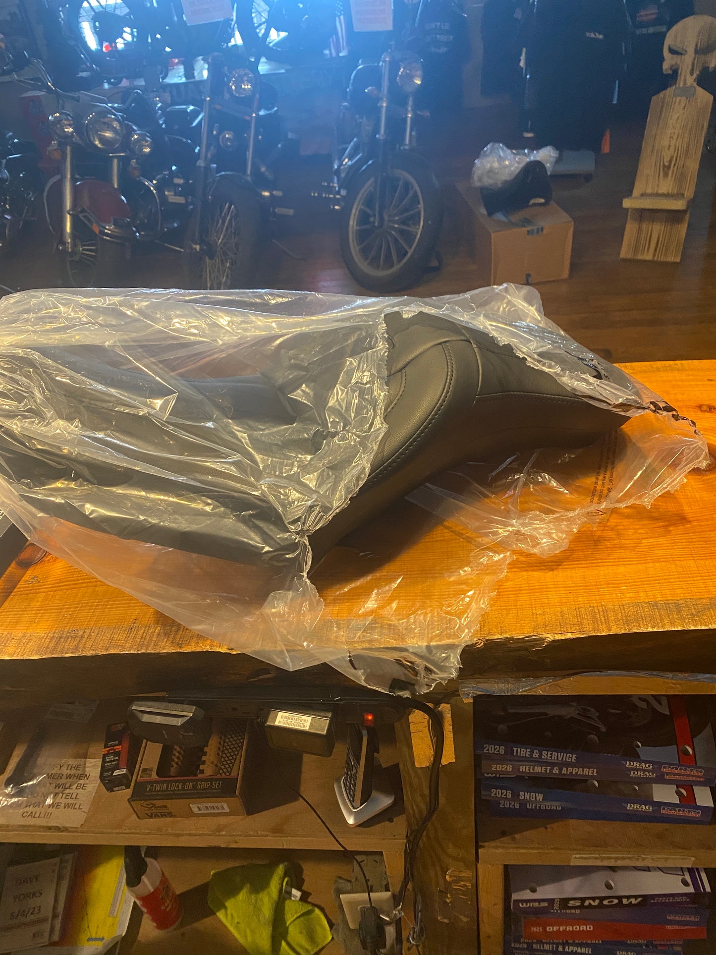 Saddlemen Roadsofa Stitched Gel Seat fits 2004-2005 Harley Dyna Wide Glide FXDWG