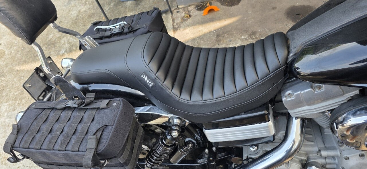 Saddlemen Pro Series Thrashin Tuck n Roll Gel Seat for 2006-2017 Harley Dyna FXD