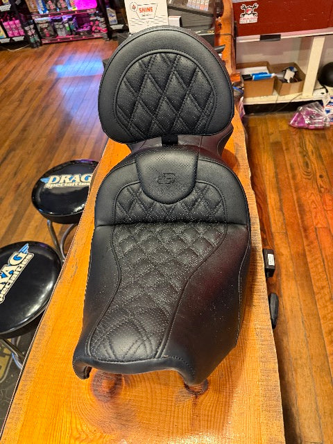 Saddlemen RoadSofa Gel Seat with Backrest for 2014-2026 Indian Chief Dark Horse