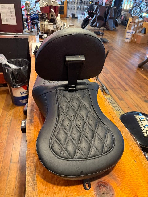 Saddlemen RoadSofa Gel Seat with Backrest for 2014-2026 Indian Chief Dark Horse