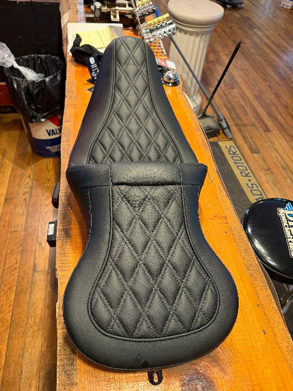 Saddlemen RoadSofa Gel Seat with Backrest for 2014-2026 Indian Chief Dark Horse
