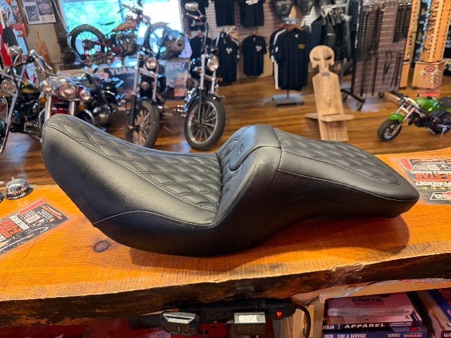 Saddlemen RoadSofa Gel Seat with Backrest for 2014-2026 Indian Chief Dark Horse