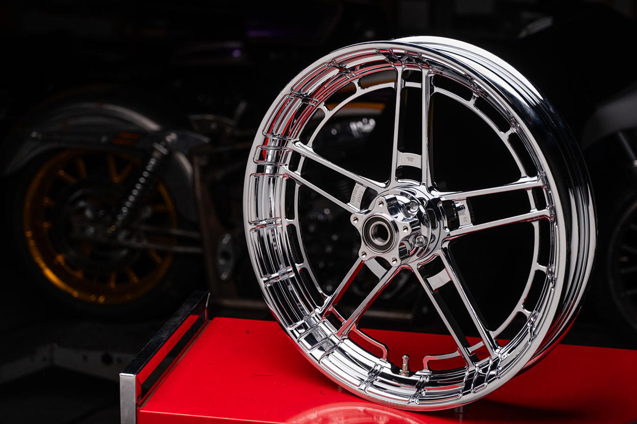 Arlen Ness Flatline Chrome 18" x 5.5" Rear Motorcycle Wheel for Harley Davidson