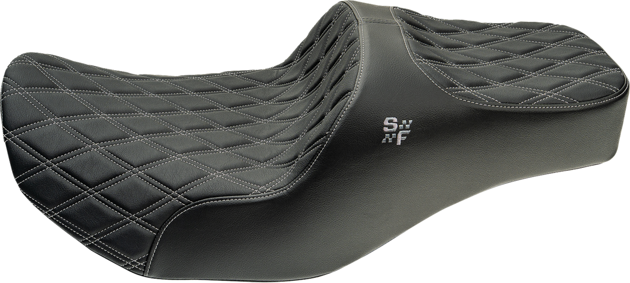 Slyfox Chariot Silver Diamond Stitch Seat for 2023-2026 Harley Road Street Glide