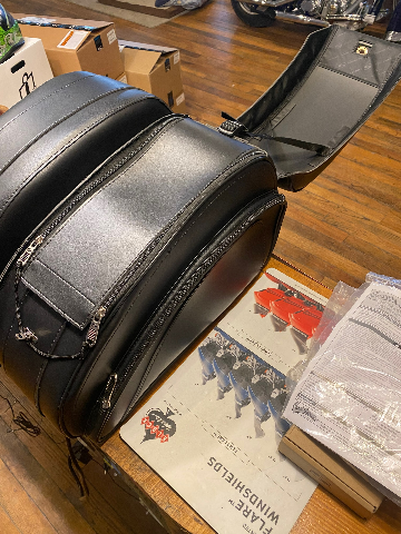 Saddlemen Cruis'n Deluxe Black Leather Saddlebag & Supports fits Harley Davidson