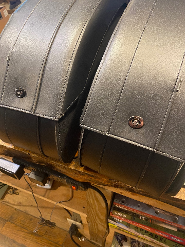 Saddlemen Cruis'n Deluxe Black Leather Saddlebag & Supports fits Harley Davidson