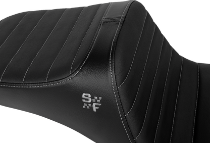 Slyfox Chariot Silver Classic Seat for 2018-2026 Harley Softail Low Rider FLSB