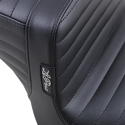Le Pera Tailwhip Pleated Seat fits 2010-2022 Harley Davidson Sportster