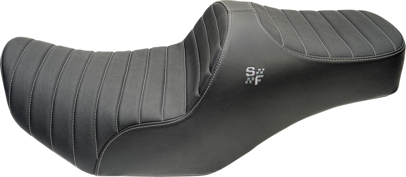 Slyfox Chariot Silver Classic Stitch Seat for 2023-2026 Harley Road Street Glide