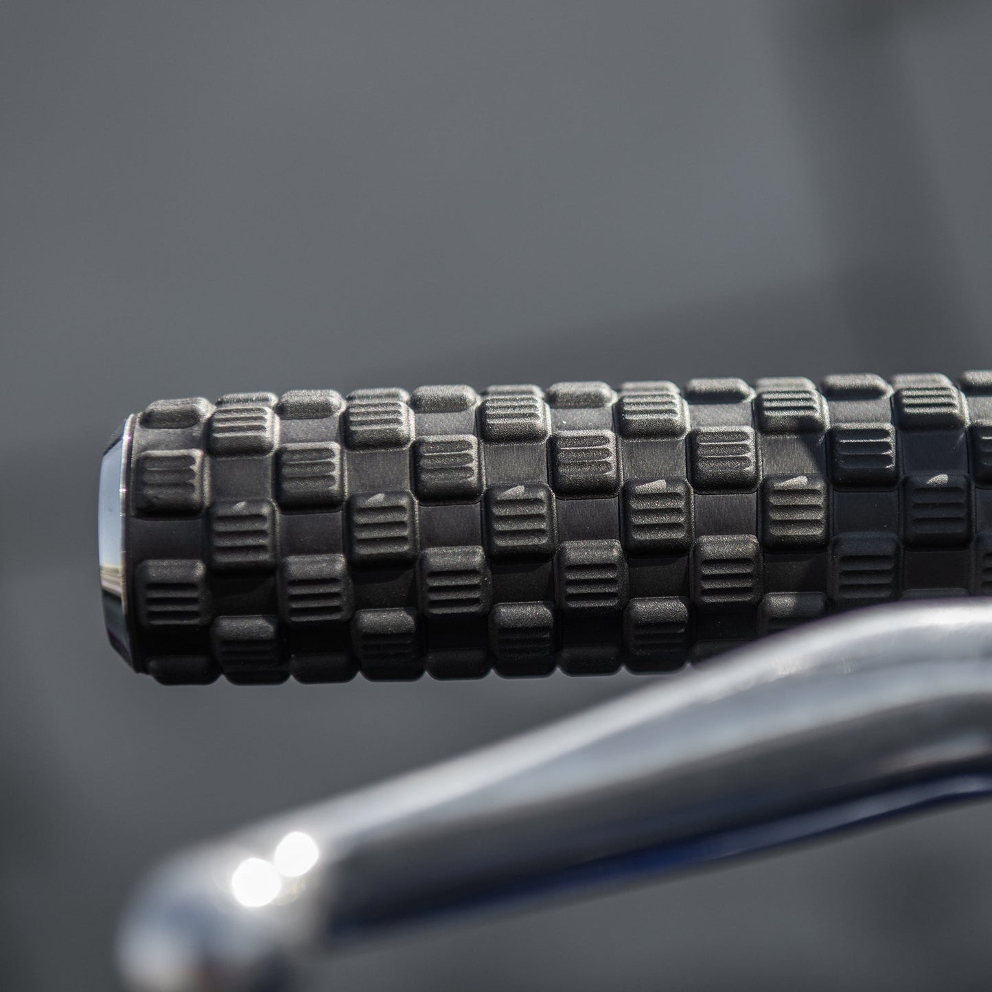 Arlen Ness Air Trax Chrome TBW Handlebar Grips for 23-26 Harley Touring Softail